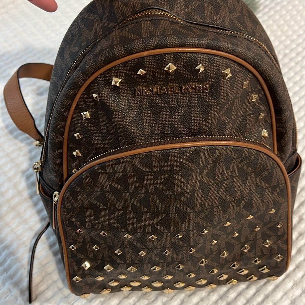 🛍️ Michael Kors Backpack - Picture 2 of 13